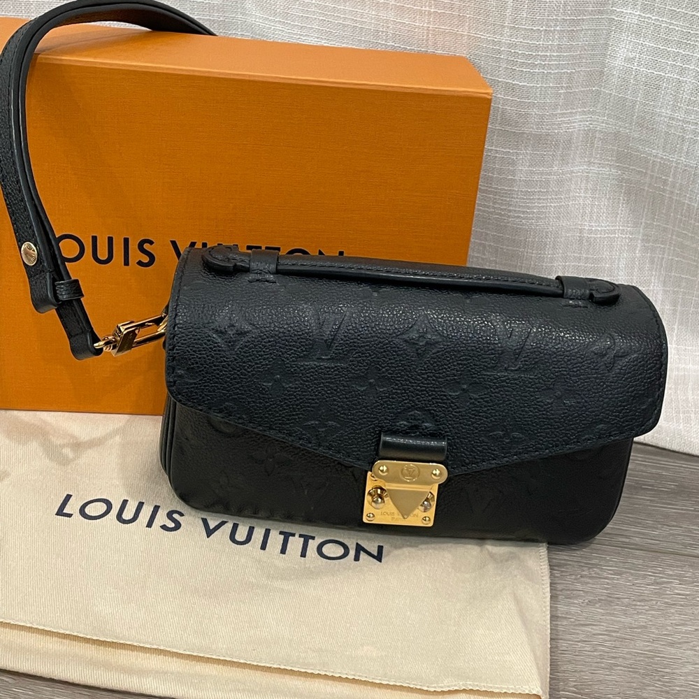 Louis Vuitton Pochette Métis East West